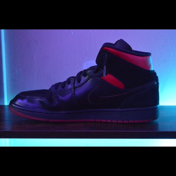 (SOLD) Jordan 1 Mid Last shot (ACCEPTING OFFERS) - Picture 2 of 5